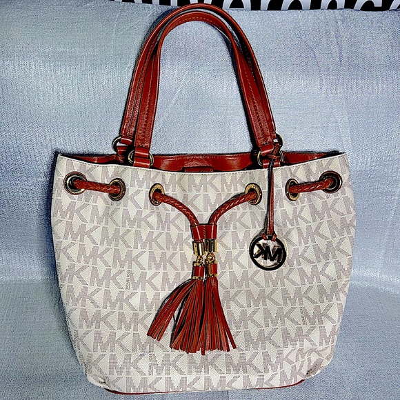 MICHAEL KORS JET SET VANILLA LARGE GATHERED TOTE HANDBAG GOOD CONDITION. - Picture 4 of 8